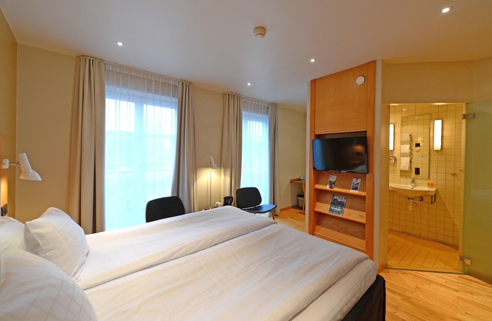 Western Royal Hotel 4*